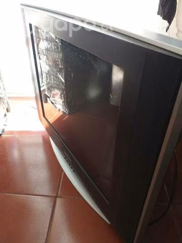 televisor a color en vuen estado