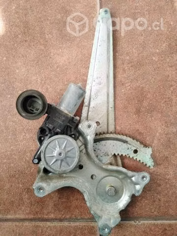 Cremallera alza vidrio trase. lh toyota revo 15/21