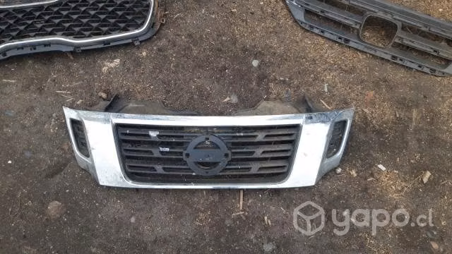 Mascara delantera original Nissan np300 2018