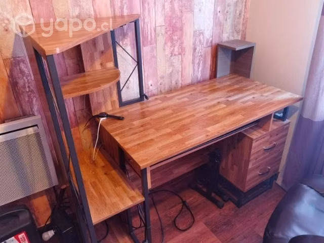 Escritorio, silla ejecutiva y pisapies
