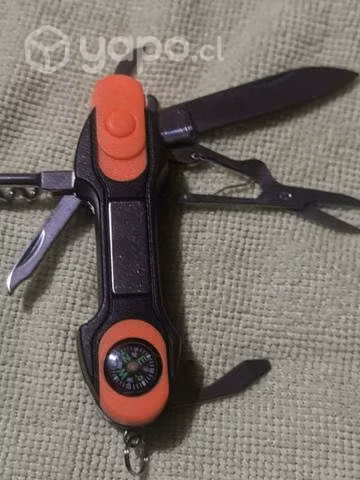 Corta pluma con brujula y y linterna, pero no buen