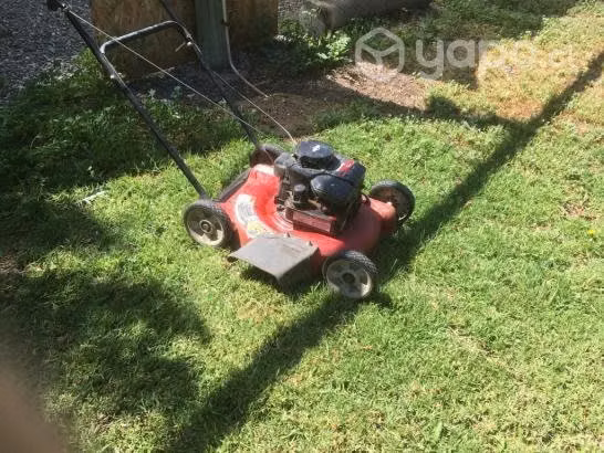 Maquina para cortar césped como nueva