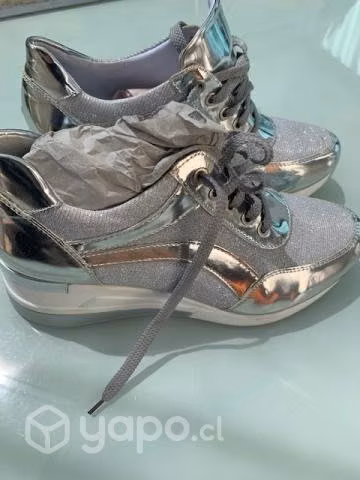 Zapatilla casual plataforma y brillo