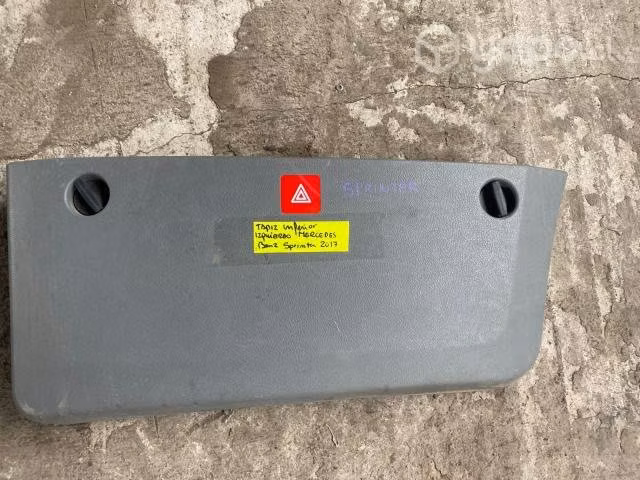 Tapiz inferior puerta delantera izquierda Mercedes