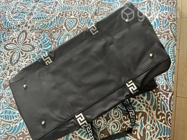 Bolso Versace nuevo con un detalle