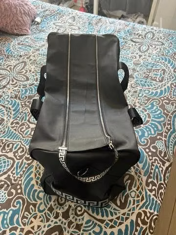 Bolso Versace nuevo con un detalle
