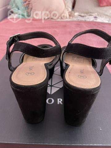 Sandalias con taco. - Imagen 2