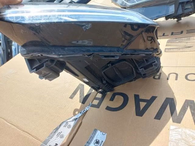 Optico izq (sin lupa) AUDI Q2 ORIGINAL