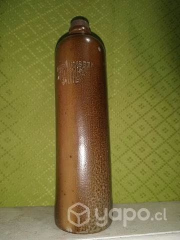 Antigua botella vino de cerámica Holandesa 3/4 lts