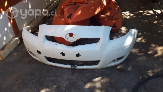 Parachoque delantero Toyota yaris sport 2011