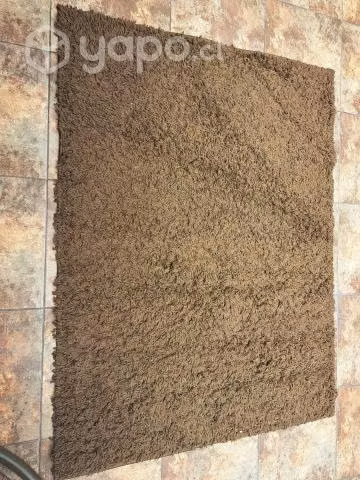 De lamparas, sofá y alfombra excelente esta