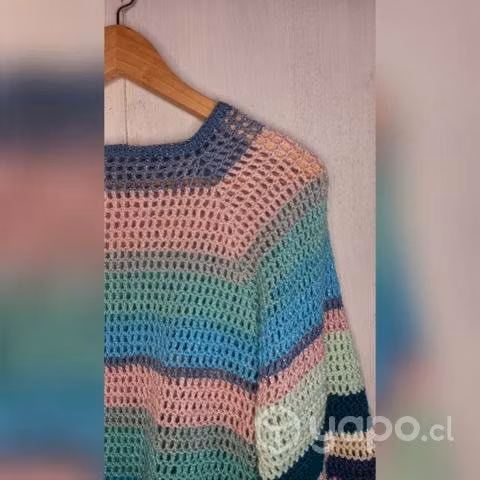 Sweater red con mangas acampanadas