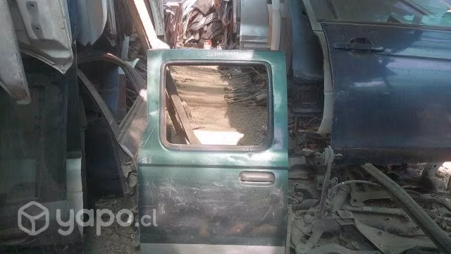 Puerta trasera izquierda nissan terrano original