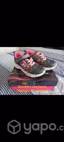 Zapatillas Skechers número 32 con luces