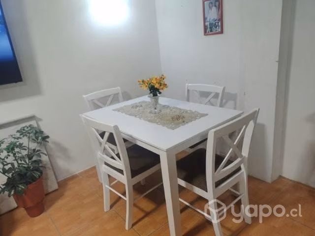 Hermoso comedor para 4 puestos.