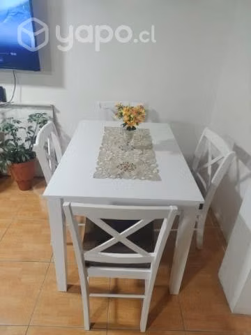Hermoso comedor para 4 puestos.