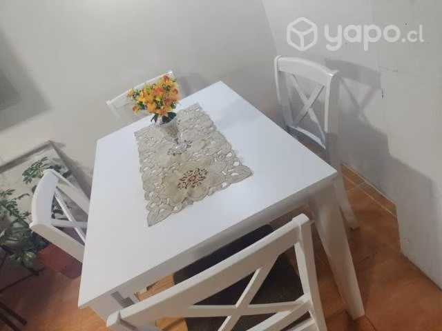Hermoso comedor para 4 puestos.