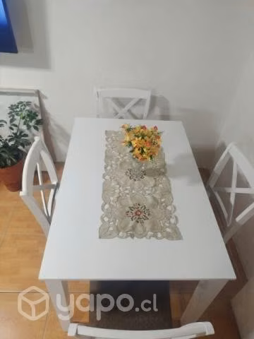 Hermoso comedor para 4 puestos.