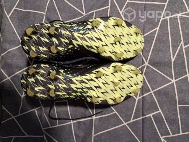 Zapatos de futbol profesional Puma