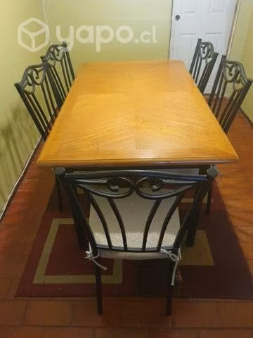 Comedor 5 cinco sillas, buen estado