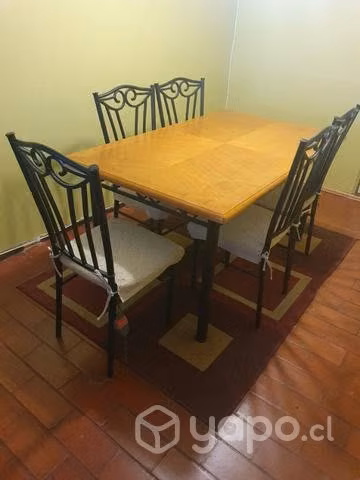 Comedor 5 cinco sillas, buen estado