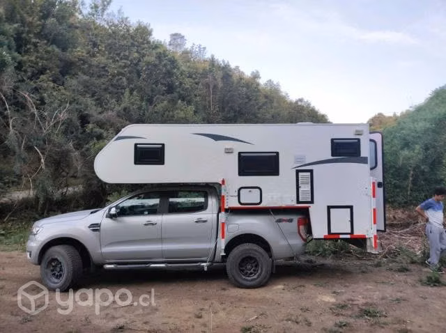Camper de fibra de vidrio equipada
