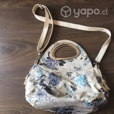 Cartera de cuerina blanca floreada