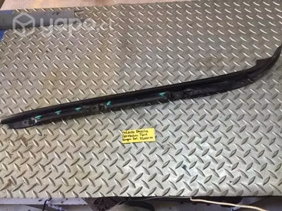 Moldura derecha parabrisa Ford Ranger Tailandesa 2