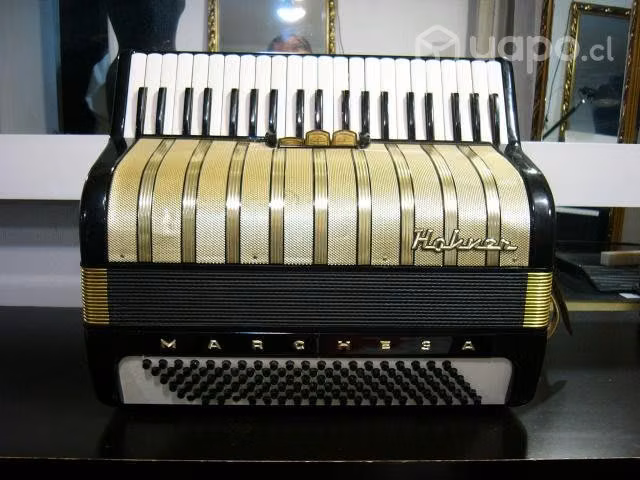 Acordeon Hohner Marchesa 120 bajos