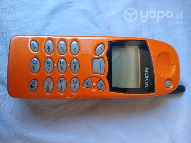 Antiguo celular de colección. Retro adorno deco