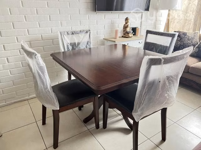 Comedor 4 sillas NUEVO SIN USO