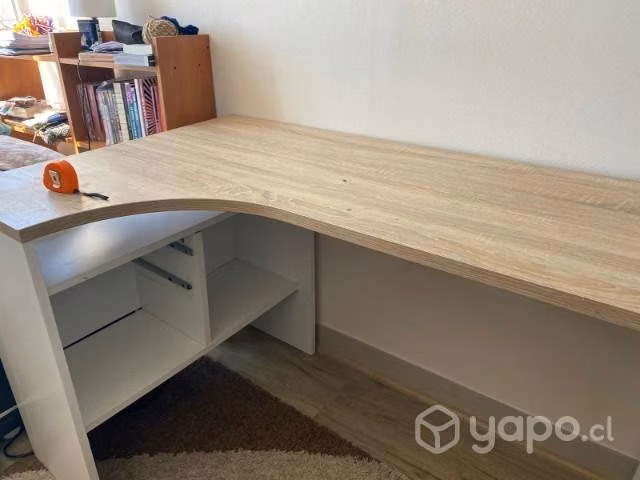 Escritorio y cajonera