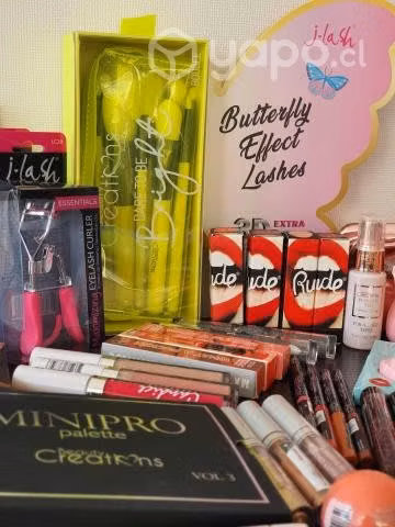 Caja surtida de maquillaje