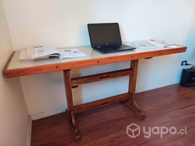 Mesa de madera, cubierta de formalita lacada