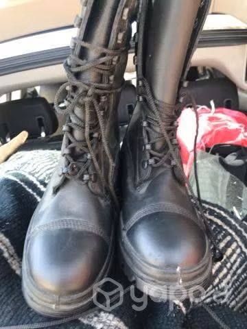Botas nuevas de combate