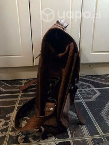 Maletín 100% de cuero, con una semana de uso