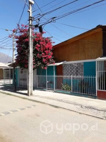 Comoda casa con local comercial