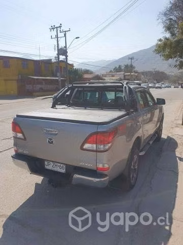 Mazda bt50 2017 plateada