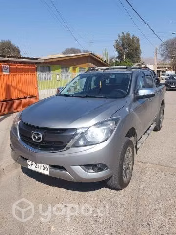 Mazda bt50 2017 plateada
