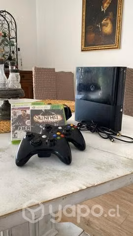 Xbox 360 250GB + 2 mandos + 2 juegos