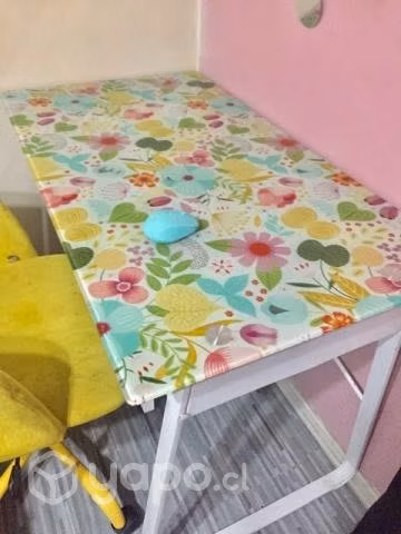 Escritorio de Vidrio flores Sodimac