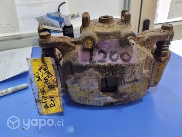 Caliper delantero derecho Mitsubishi L200 2.4