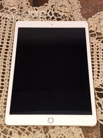 Ipad 8va Gen con cargador original + smart cover