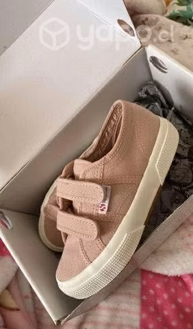 Zapatillas y Sandalias