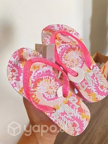 Zapatillas y Sandalias