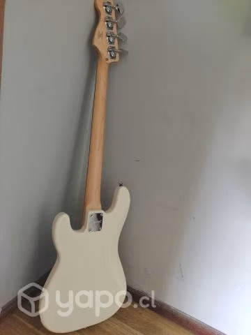 Squier Precision Bass ( Fender), bajo eléctrico