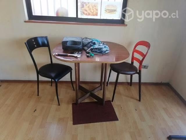 Mesa con 3 sillas