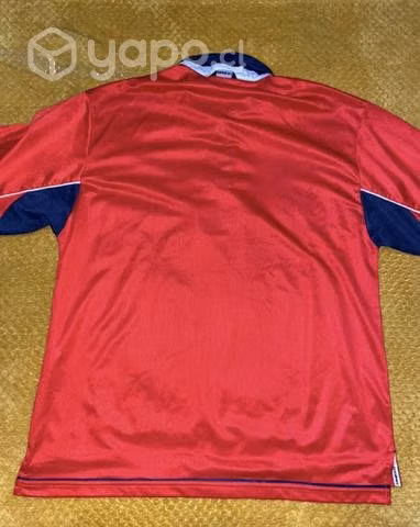 Polera selección autografiada