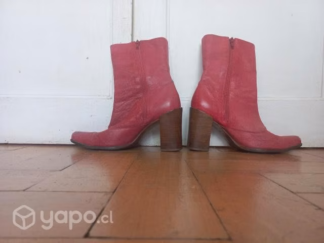 Botas de cuero con tacón Arezzo rojas