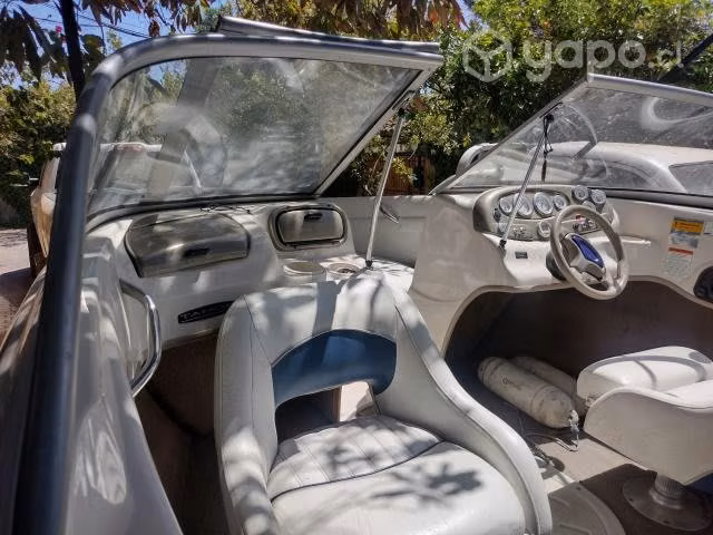 Tahoe Q6 BOWRIDER 21.6 pies 2005